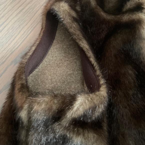 Faux Fur Vest. OUTDOOR EDITION by PARKHURST.  EXCELLENT CONDITION! Very pretty! - Picture 6 of 9
